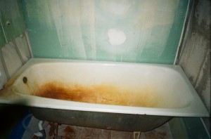 Jauna vanna vecajā vannā 2 stundās