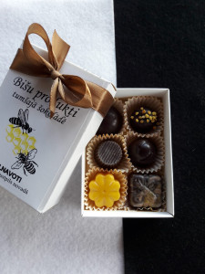 Biškopības produkti tumšajā šokolādē