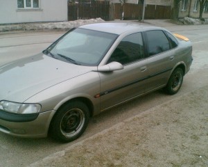 Pārdod Opel Vectra 1.8i, 1996