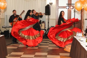 Цыганский ансамбль "Dzheski Gloss"