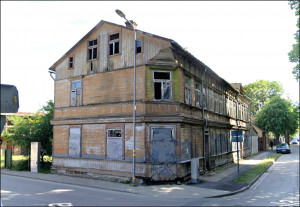 Daudzdzīvokļu māja