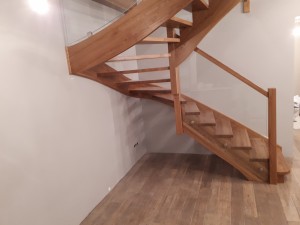 Ilgmūžīgas masīvkoka kāpnes