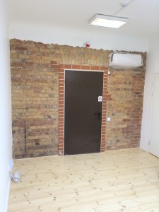 Iznomā telpas ar atsevišķu ieeju no ielas