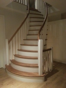 Kāpņu un durvju Meistari ar 20 gadu angļu ražošanas pieredzi.