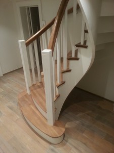 Kāpņu un durvju Meistari ar 20 gadu angļu ražošanas pieredzi.