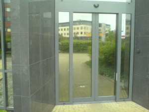 Logu plēves, stiklu tonēšana, drošibas plēves, matētās plēve.