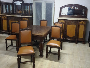 Mēbeles meklē mājas.