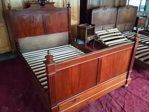 Mēbeles meklē mājas.