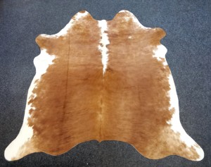 Paklājs izgatavoti no govs āda