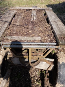 pardodu riepas un zirga prieksmeti zagi.