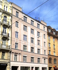 Предлагается в аренду просторная трёхкомнатная квартира в центре Риги,