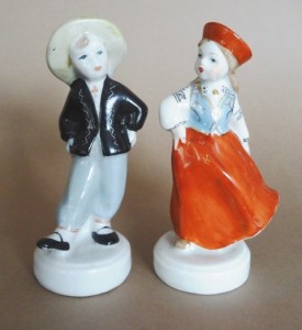 "Танцоры в народных костюмах"