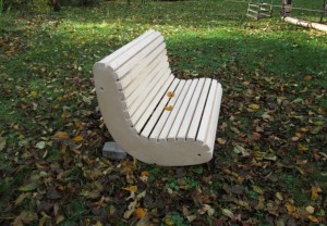 Šūpoļsols dārzā. Jūsu veselībai un ērtībai arī rudenī.