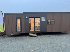 Tiek pārdots mēbelēts 40 pēdu konteiners,