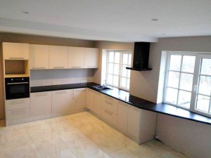 Virtuves un iebūvējamie skapji