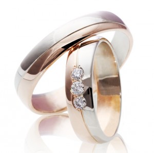 Zelta laulību gredzeni pēc pasūtījuma.