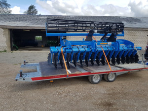 Zemes apstrādes disku kombinācija ar rulli 2.5 m